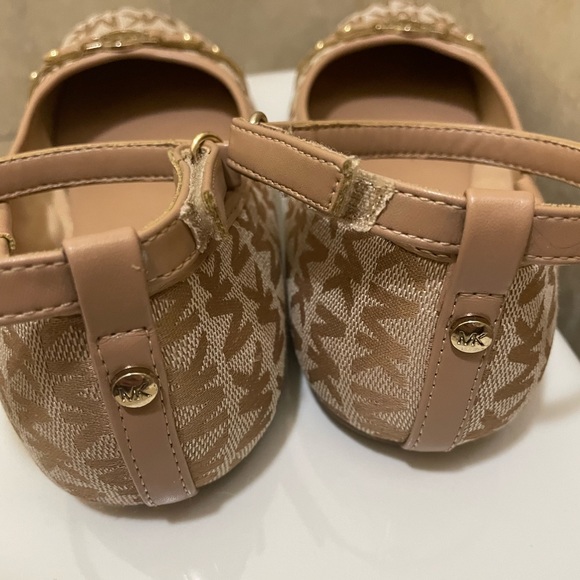 COPY - New MK flats size 4 but runs big - Picture 16 of 16